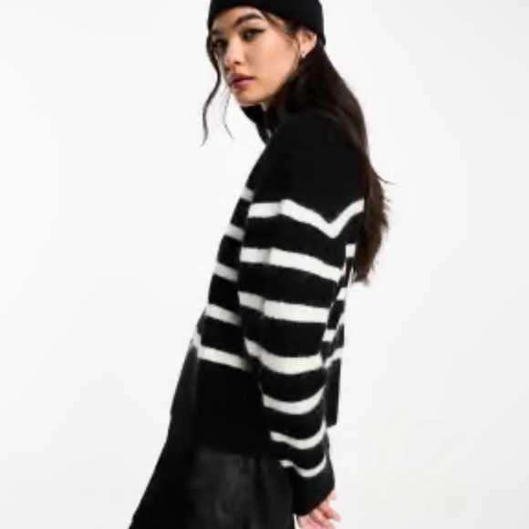 & Other Stories Cropped Mock Neck Knit Jumper - Picture 2 of 5